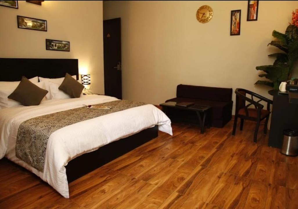 Sarovar Grand Homestay *