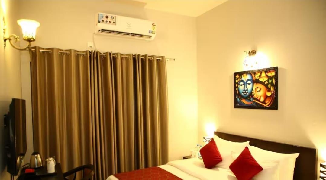 Homestay Sarovar Grand *